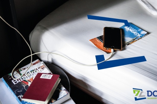 ​Bespaartip 5: Haal opladers uit het stopcontact!